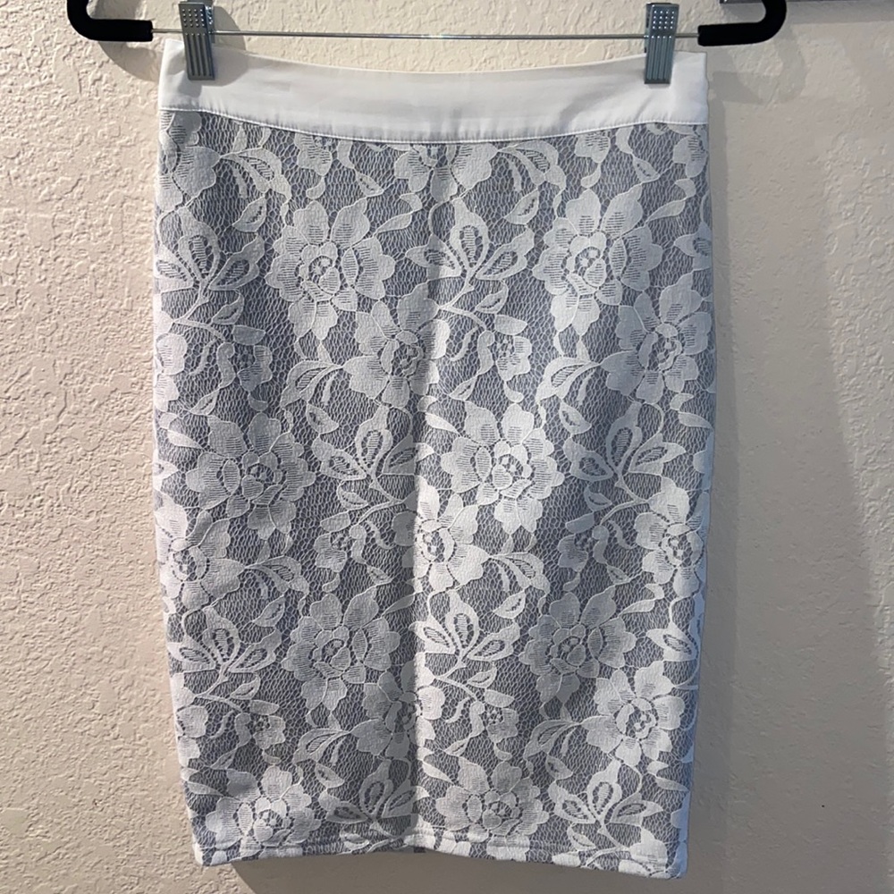 Forever 21 Size S Lace Pencil Skirt